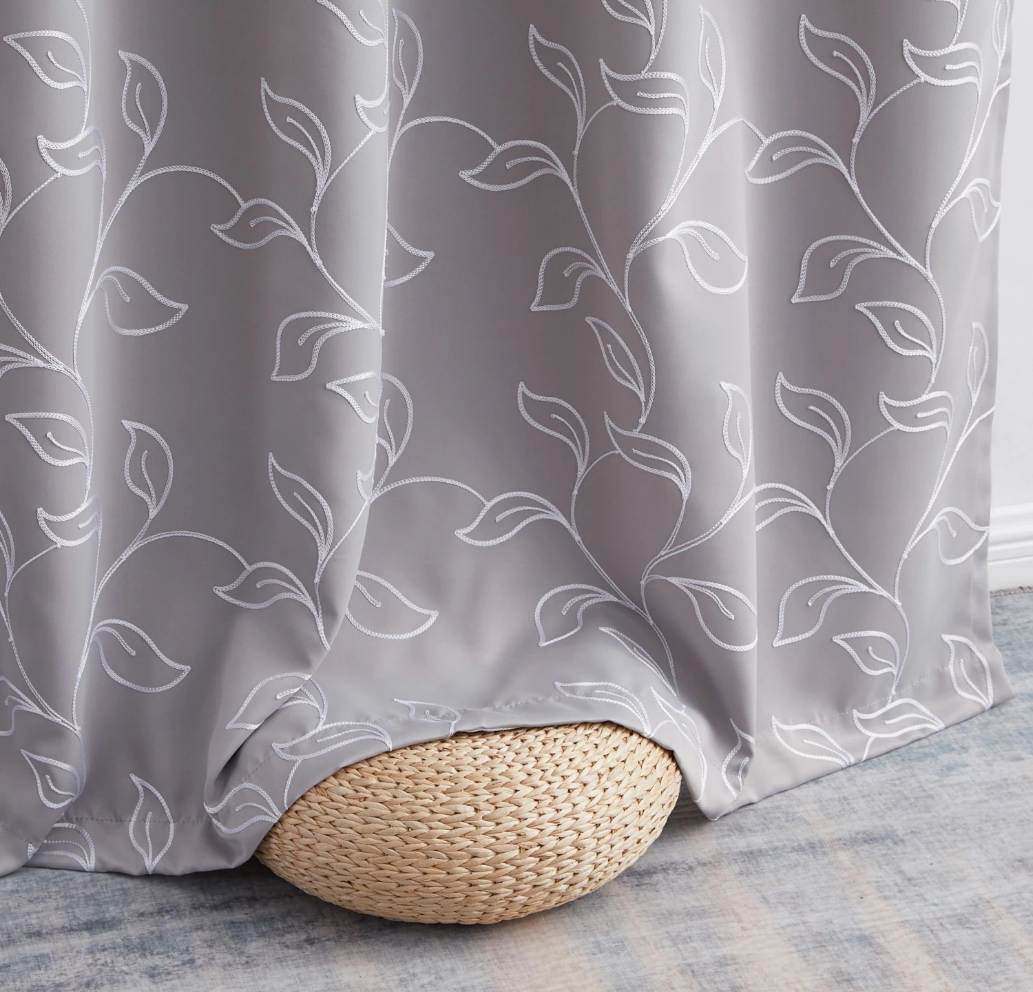 HLC.ME Onyx By Obscura Carol Floral Blackout Curtains - Light Grey - Set Of 2 6 HLC.ME Onyx By Obscura Carol Floral Blackout Curtains - Light Grey - Set Of 2